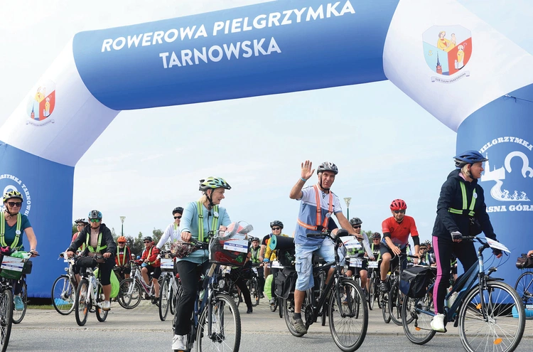 18 lipca ponad 1000 pątników podzielonych na 4 peletony wyjechało z Zabawy na Jasną Górę. 
