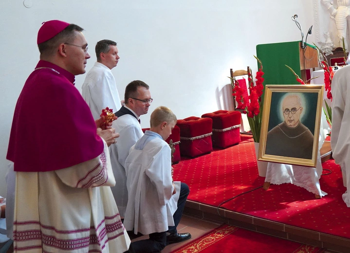 Wprowadzenie relikwii św. Maksymiliana Kolbego.