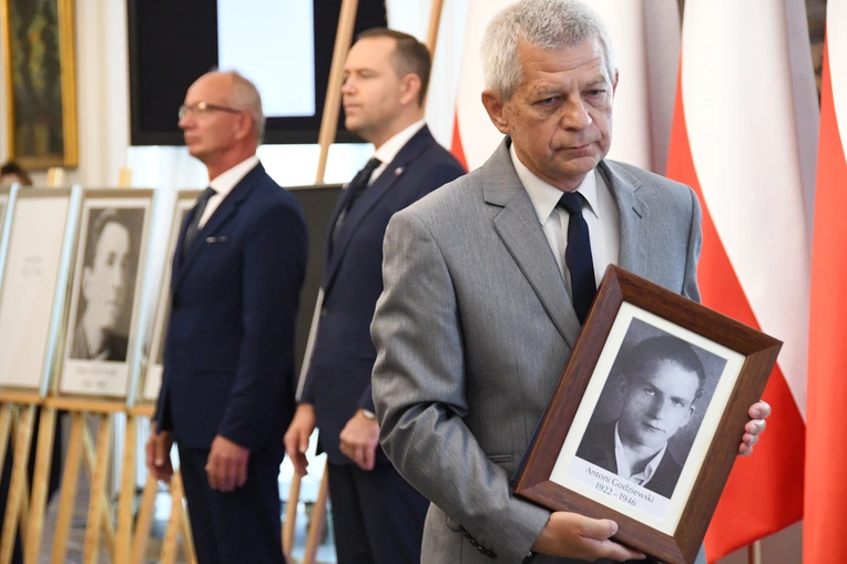 Rodziny zidentyfikowanych bohaterów