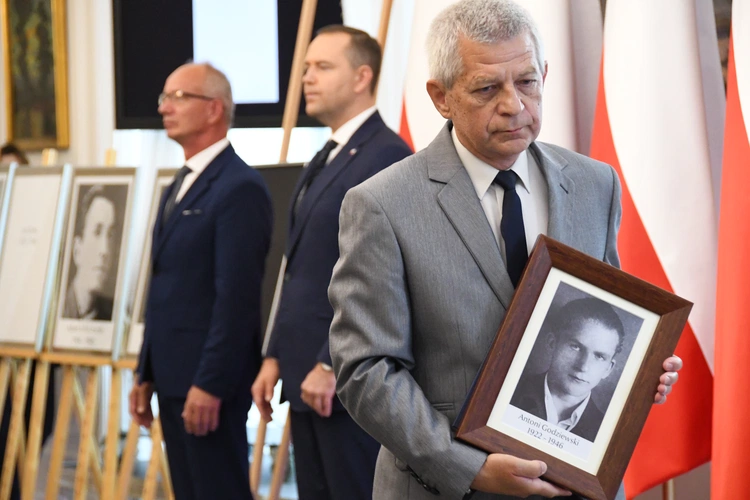 Rodziny zidentyfikowanych bohaterów