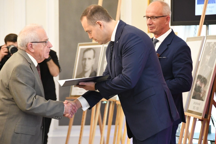 Rodziny zidentyfikowanych bohaterów