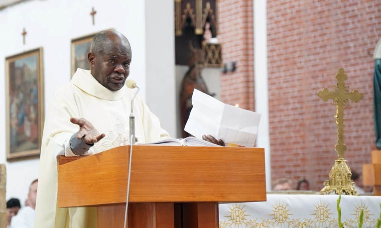 Msza św. z udziałem o. Johna Bashobory w kościele pw. NMP Na Piasku we Wrocławiu