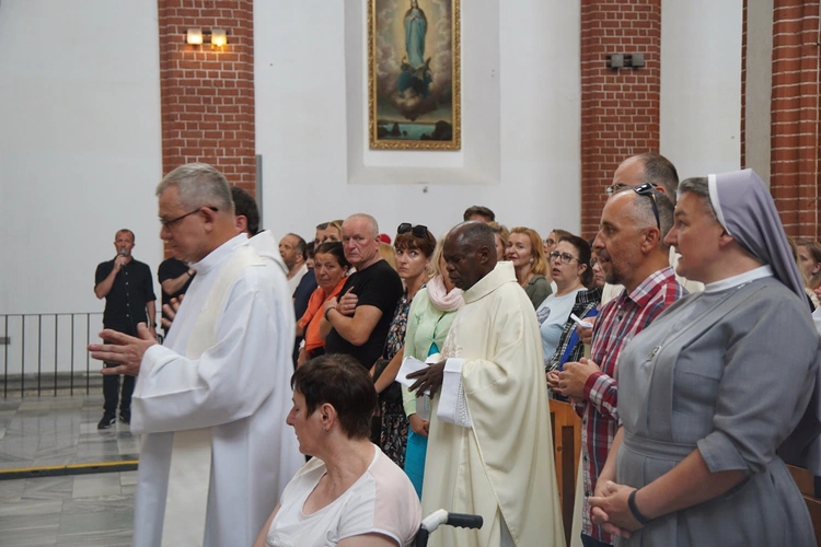 Msza św. z udziałem o. Johna Bashobory w kościele pw. NMP Na Piasku we Wrocławiu
