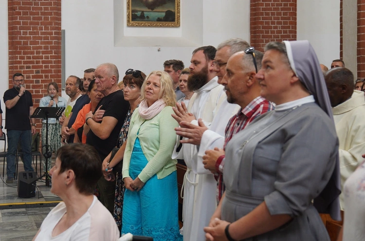 Msza św. z udziałem o. Johna Bashobory w kościele pw. NMP Na Piasku we Wrocławiu