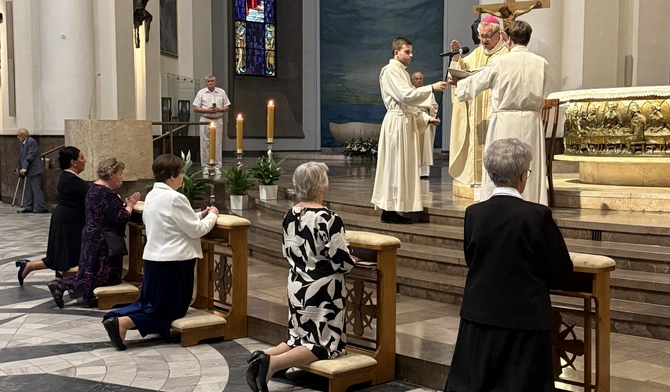 Bp Wodarczyk do wdów konsekrowanych: Życiem oddanym Bogu zapalajcie pochodnie nadziei