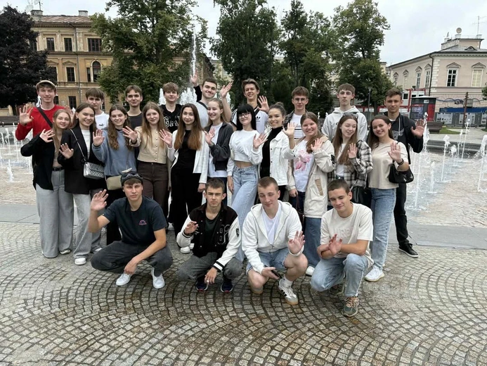 Młodzi z daleka w domu Jana Pawła II