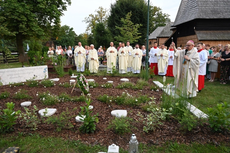 Grób dziecka utraconego w Oleśnie