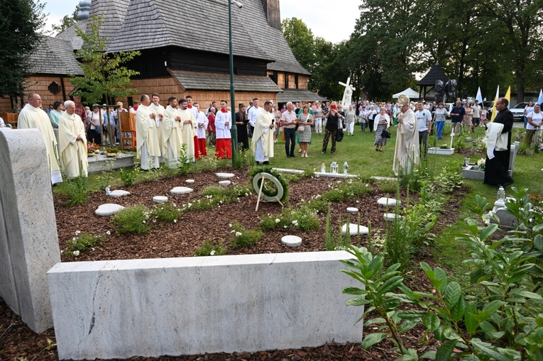 Grób dziecka utraconego w Oleśnie