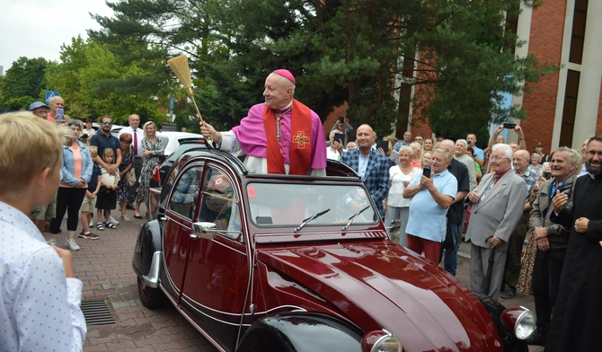 Tychy. Modlitwa w intencji kierowców i poświęcenie pojazdów