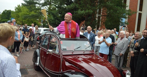Tychy. Modlitwa w intencji kierowców i poświęcenie pojazdów