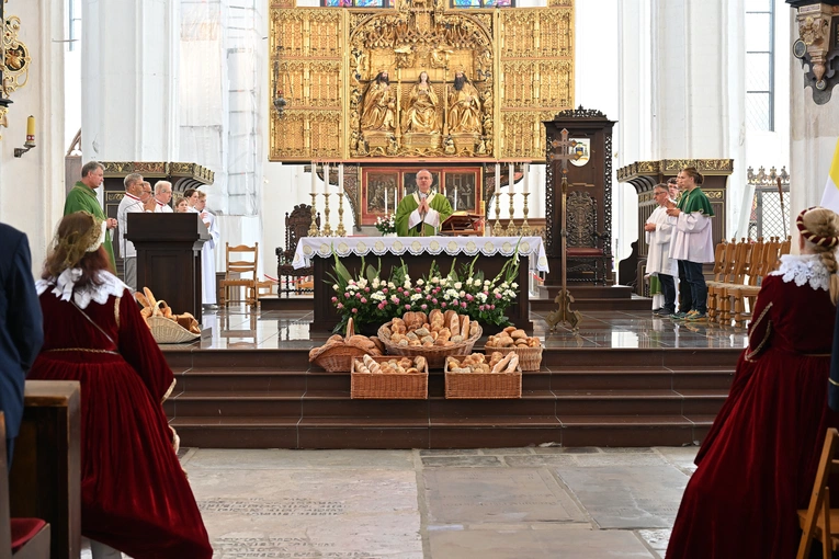 30. Święto Chleba w Gdańsku - Msza św. w bazylice Mariackiej