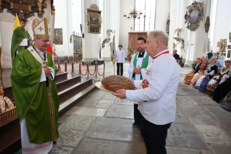 30. Święto Chleba w Gdańsku - Msza św. w bazylice Mariackiej