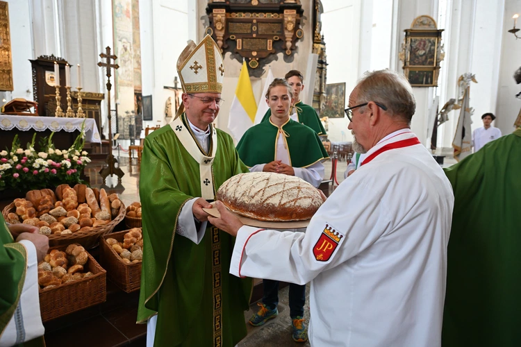 30. Święto Chleba w Gdańsku - Msza św. w bazylice Mariackiej