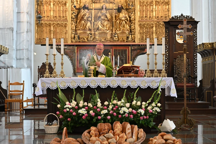 30. Święto Chleba w Gdańsku - Msza św. w bazylice Mariackiej