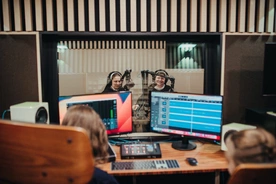 Siostry zakonne w studiu nagrań 