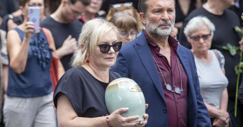Tłumy pożegnały królową dowcipu