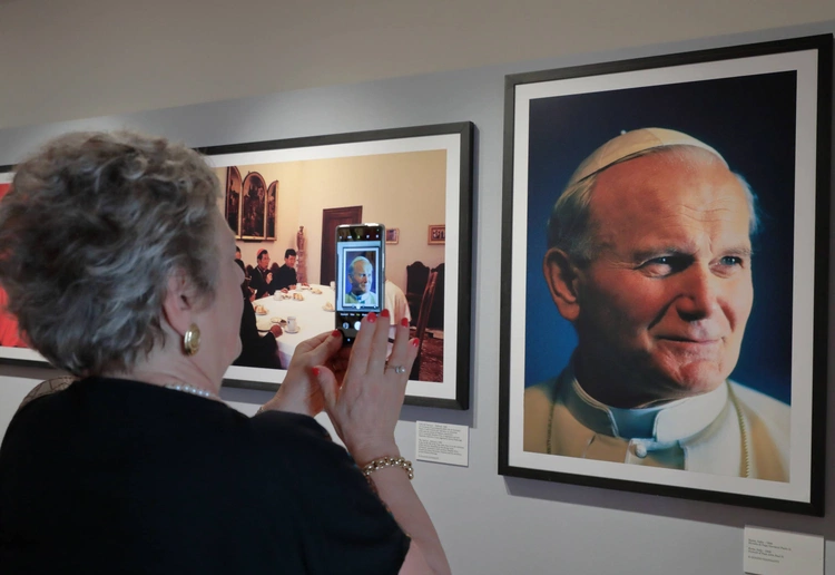 Włosi oddają hołd pamięci Jana Pawła II - niezwykła wystawa w Rzymie