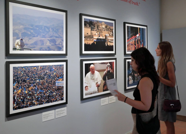 Włosi oddają hołd pamięci Jana Pawła II - niezwykła wystawa w Rzymie