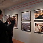 Włosi oddają hołd pamięci Jana Pawła II - niezwykła wystawa w Rzymie