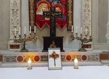 Krzyż z nieśmiertelników