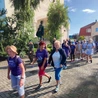Pielgrzymka jest jak Kościół w drodze – każdy z uczestników niesie inny ciężar w sercu.