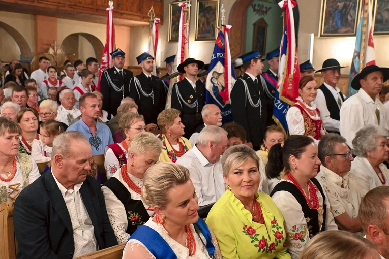 Parafianie wypełnili szczelnie świątynię.