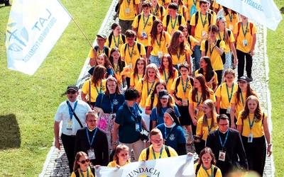 Uroczyste wejście na Jasną Górę w dniu jubileuszu. Kolumnę prowadzili nasi diecezjanie.