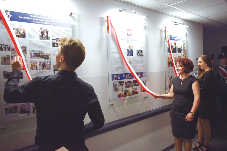Odsłonięcia dokonali najbliżsi zmarłego policjanta. 