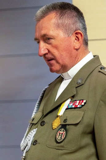Ks. Zbigniew Kępa od 1991 r. pracuje w duszpasterstwie wojskowym. Od powstania Stowarzyszenia Pamięci Kapelanów Katyńskich w 2018 roku jest jego kapelanem. Do czerwca br. był m.in. dziekanem Straży Granicznej i rzecznikiem prasowym Ordynariatu Polowego WP.  