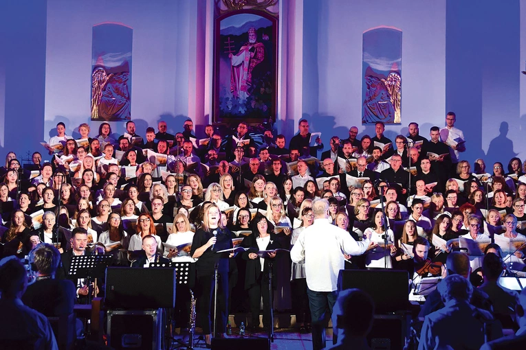 Zwieńczeniem jest uroczysty koncert uwielbienia z udziałem chóru uczestników oraz zaproszonych muzyków zielonogórskiej i gorzowskiej filharmonii. Link do zapisów: profil FB – Zielonogórskie warsztaty liturgiczno-muzyczne.