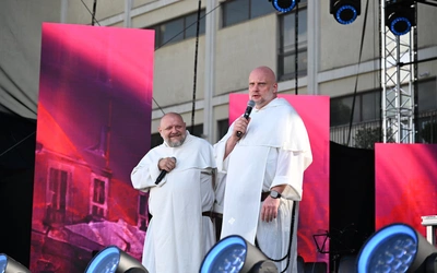 „Poproś Jezusa, by wszedł do Twego grobu” – ojcowie Szustak i Nowak w Casa Polonia