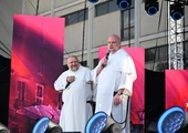 „Poproś Jezusa, by wszedł do Twego grobu” – ojcowie Szustak i Nowak w Casa Polonia