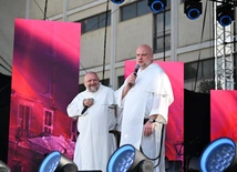 „Poproś Jezusa, by wszedł do Twego grobu” – ojcowie Szustak i Nowak w Casa Polonia