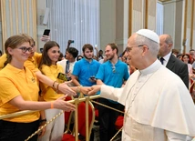 Nowo ochrzczeni młodzi Francuzi zachwyceni spotkaniem z Papieżem