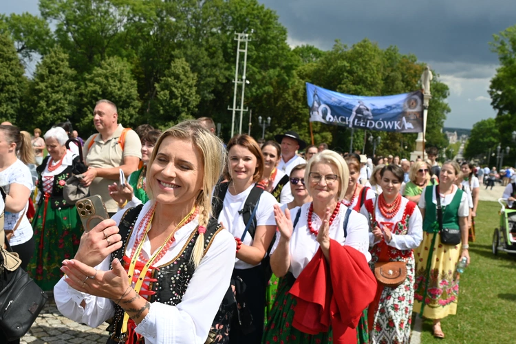 Ponad 7 dni wędrowali do Matki 