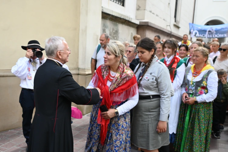Ponad 7 dni wędrowali do Matki 