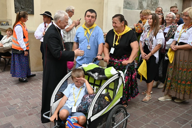 Ponad 7 dni wędrowali do Matki 