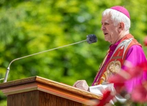 Bp Szkudło do oazowiczów: Naszą tożsamością jest "znać Jezusa"