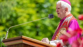 Bp Szkudło do oazowiczów: Naszą tożsamością jest „znać Jezusa”