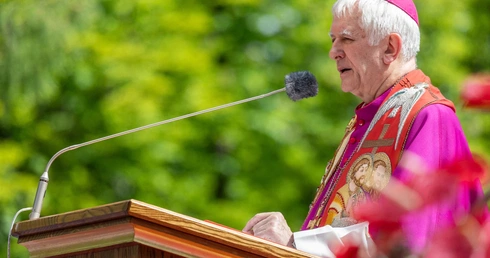 Bp Szkudło do oazowiczów: Naszą tożsamością jest "znać Jezusa"