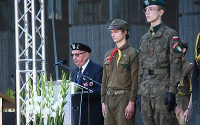 Msza św. i apel poległych na pl. Krasińskich