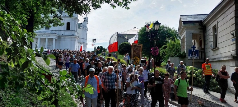 Pielgrzymi z Chełma już w drodze do Matki