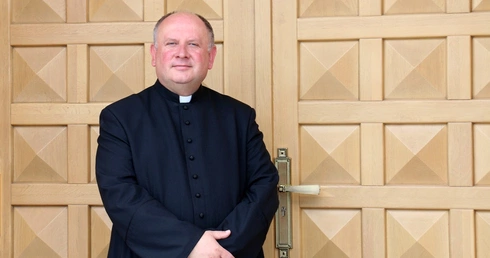 Ks. Mirosław Kszczot zachęca do podjęcia dobrowolnej abstynencji.