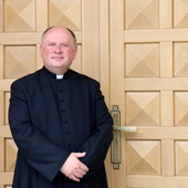 Ks. Mirosław Kszczot zachęca do podjęcia dobrowolnej abstynencji.