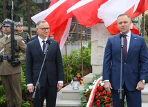 Ustępujący i nowy prezdent RP podczas uroczystości upamiętniającej ofiary Rzezi Woli