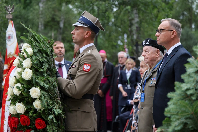 Przed pomnikiem Gloria Victis w godzinę "W" oddano hołd powstańcom