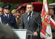 Czy dolnośląski marszałek bał się powiedzieć, że to Niemcy mordowali Polaków? [KOMENTARZ]