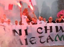 Hołd oddany powstańcom warszawskim