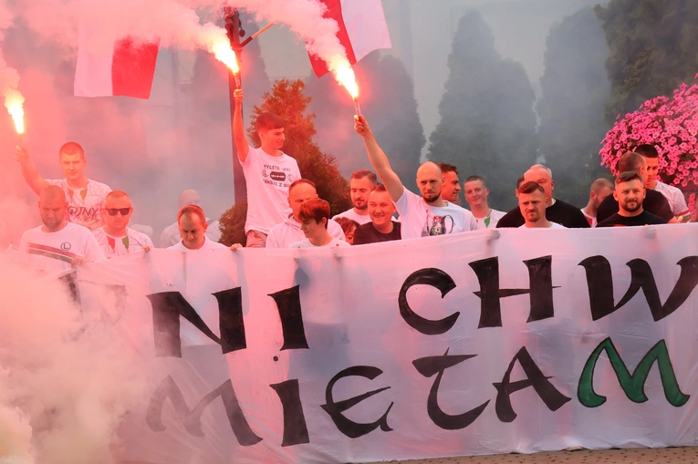 Hołd oddany powstańcom warszawskim
