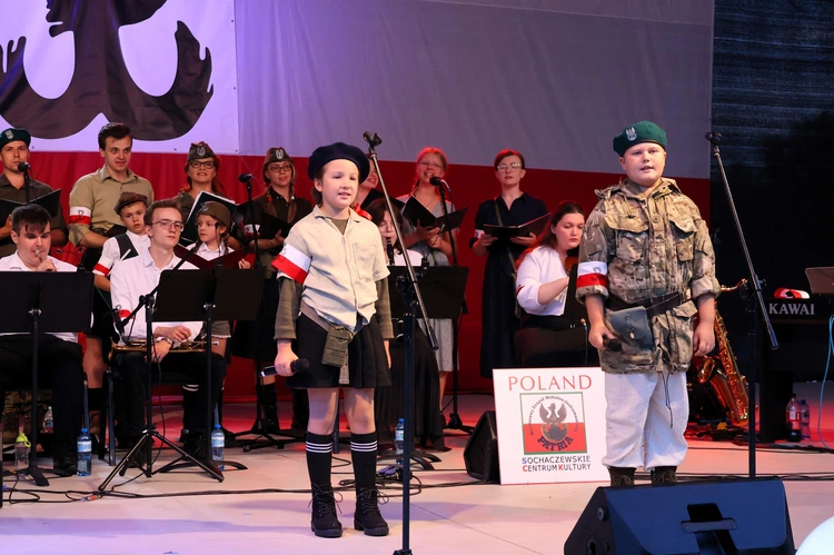 Hołd oddany powstańcom warszawskim